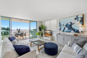 Beachside Stunning 3-Bed with Ocean View & Pool
